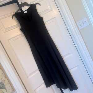 Sleeveless black high-low stretchy dress